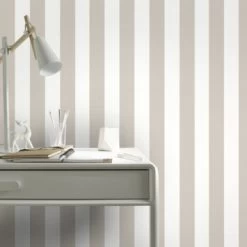 Superfresco Easy Vliesbehang Lynn Strepen Taupe-gebroken Wit 33-185 -Behang Verkoop 123 371